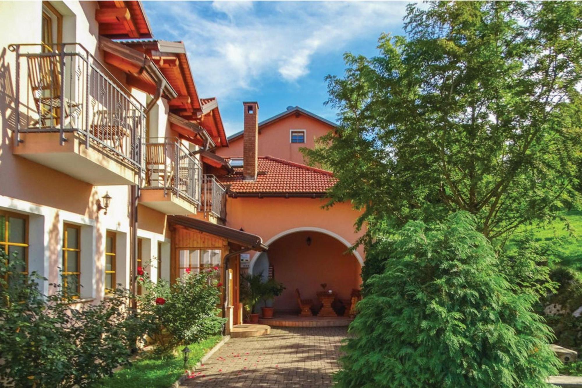 House Na Meji With Sauna - Happy Rentals Півка Екстер'єр фото